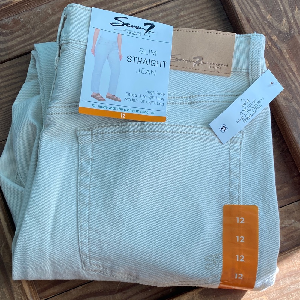 Seven7 Slim Straight Jeans in Soft Cream